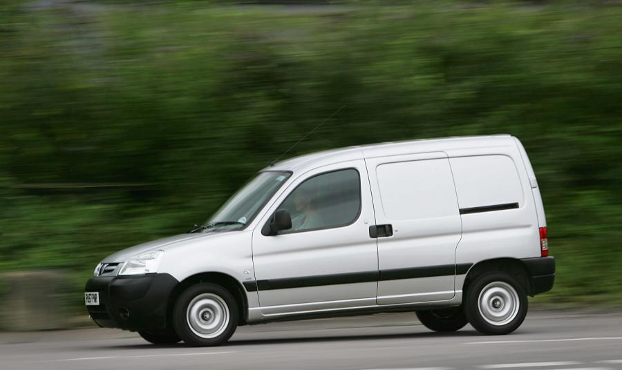  Peugeot Partner 2003 года  (фото 8 из 30)